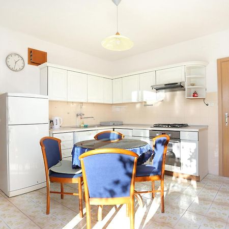 Apartments With A Parking Space Brela, Makarska - 18495 Номер фото
