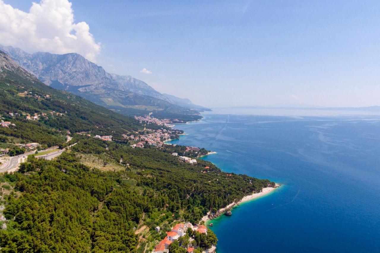 Apartments With A Parking Space Brela, Makarska - 18495 Экстерьер фото