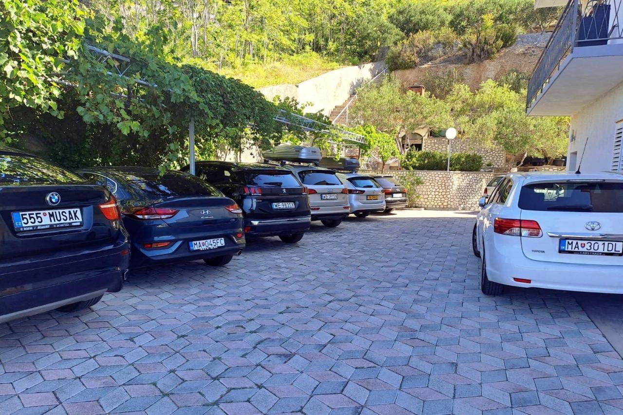 Apartments With A Parking Space Brela, Makarska - 18495 Экстерьер фото